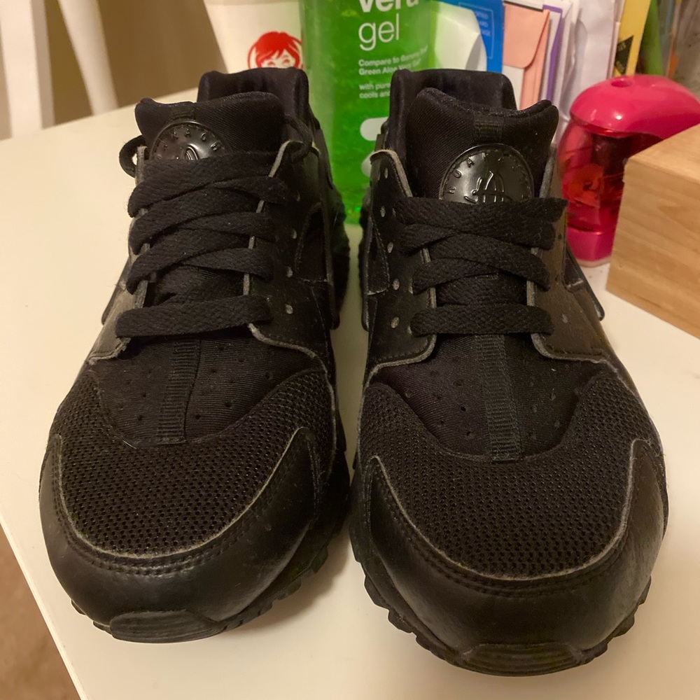 Huarache Sneakers in Like-New Condition